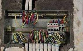 橫平豎直的水電布線 美觀的陷阱？老師傅一語道破背后隱患